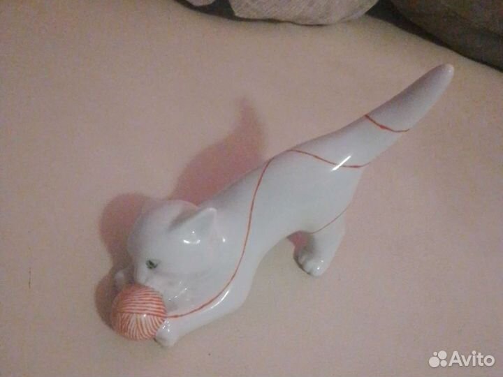 Котёнок с клубком коллекционное