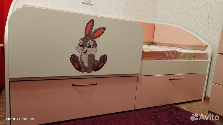 Детская кровать с зайкой