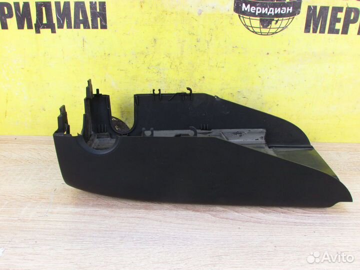 Кожух колонки нижний VW passat B6