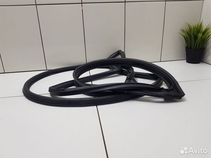 Уплотнитель двери задней правой (Haval F7)