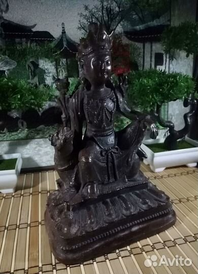 Антиквариат Будда на небесном льве/собаке Фо