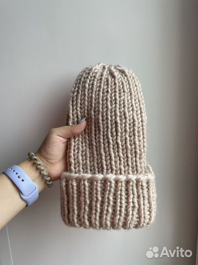 Вязаная зимняя женская шапка