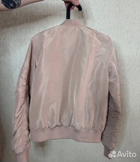 Бомбер пудровый Cropp