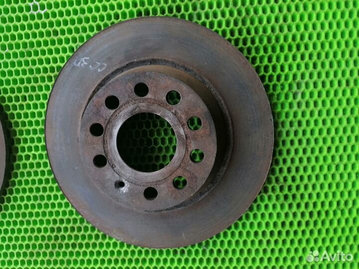 Диск задний на VW Passat B7 11-15 CC