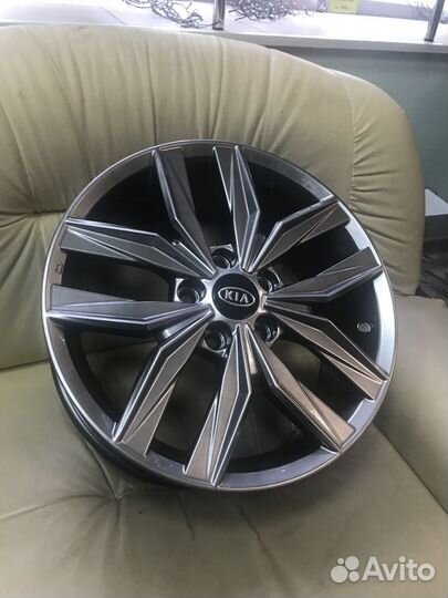 Диск литой 17 5*114,3 ET 45 67.1 кик кс 774