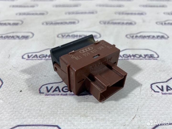 Кнопка багажника Audi A4 B6 8E 1.8T AMB 2004