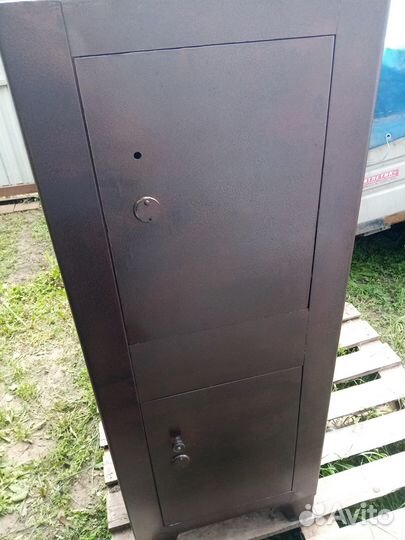 Сейф металлический