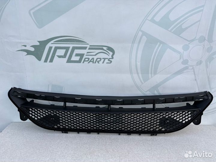 Решетка переднего бампера центральная Mercedes E W