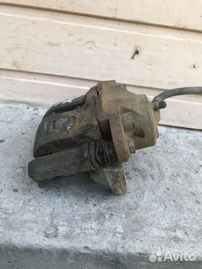 Суппорт передний правый Renault Logan 7701201770