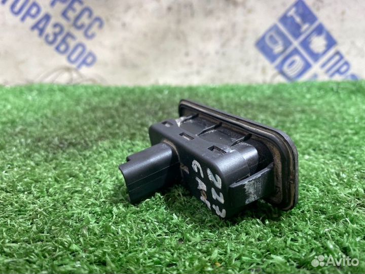 Кнопка открывания багажника Renault Fluence седан