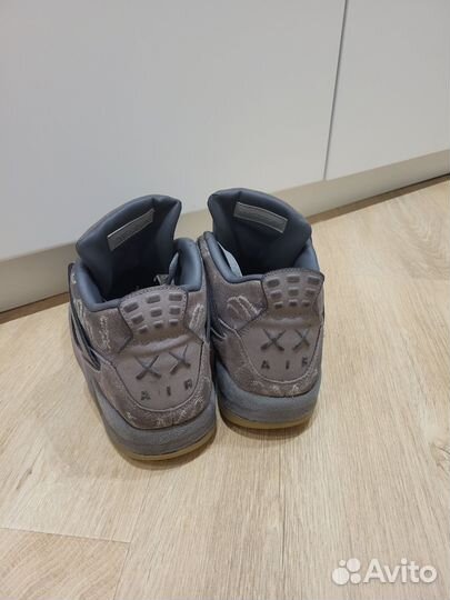 Кроссовки Air Jordan 4 Retro Kaws