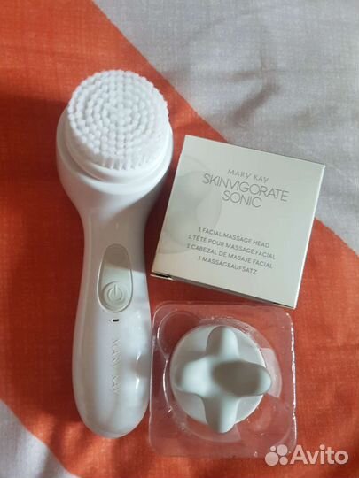 Щетка массажная для умывания Mary Kay