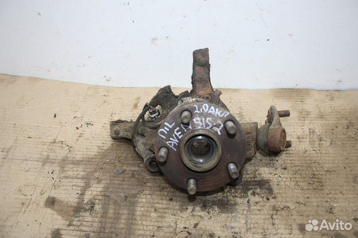 Кулак поворотный передний левый toyota avensis II