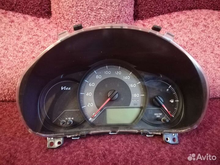 Приборная панель Toyota vitz