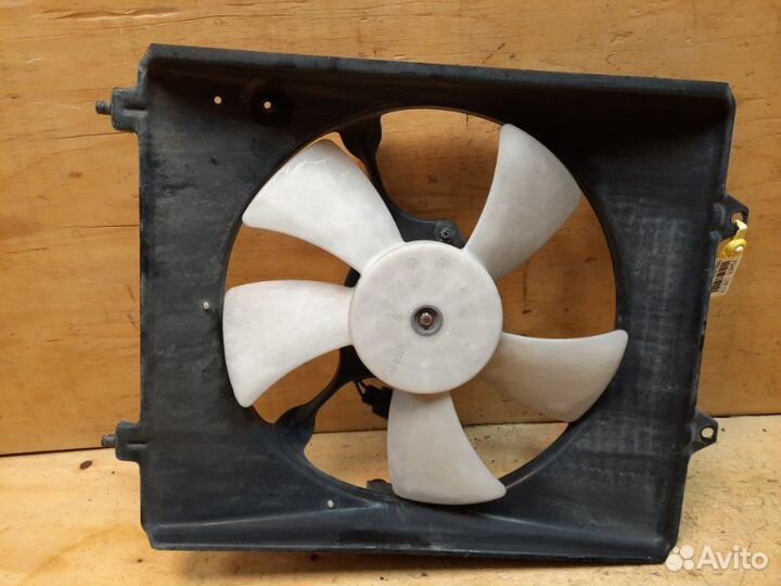 Диффузор радиатора Mitsubishi Dion CR5W 4G93 2002