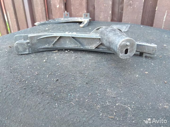 Направляющая переднего бампера левая 1K0807889B