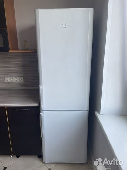Холодильник бу indesit