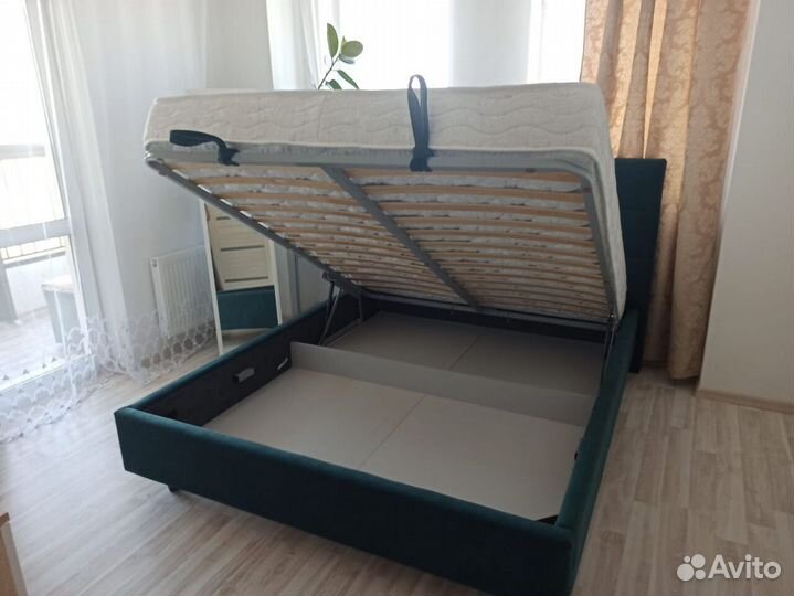 Кровать интерьерная Орматек, Корона и матрас