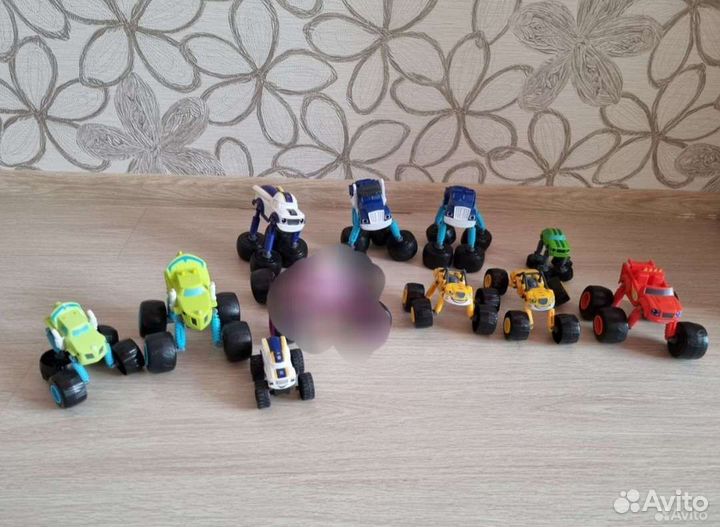 Вспыш и чудо машинки музыкальные