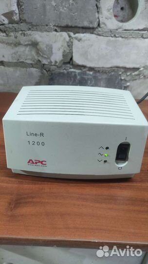 Стабилизатор напряжения APC Line-R 1200