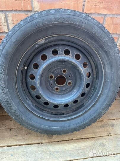 Bridgestone Blizzak MZ-03 205/60 R15