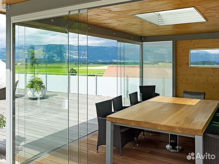 Безрамное раздвижное остекление