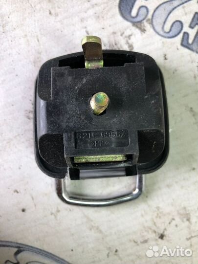 Крючок петля багажника Mitsubishi Outlander