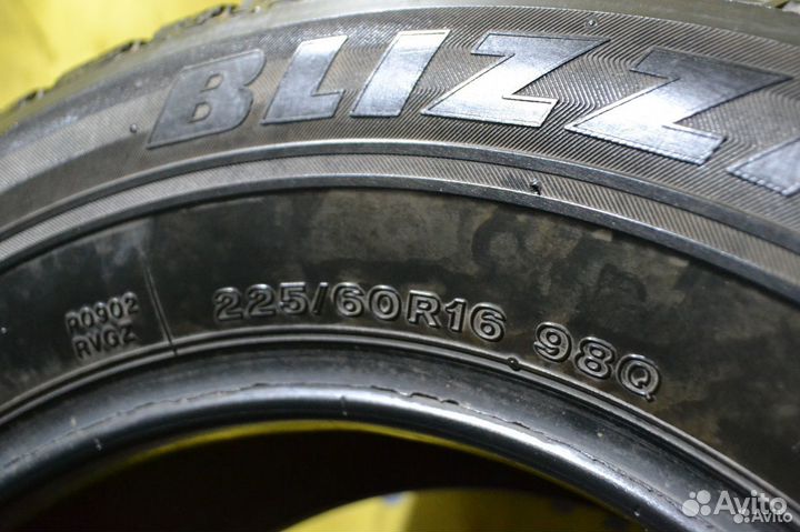 Bridgestone Blizzak Revo GZ 225/60 R16