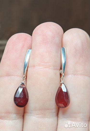 Серебряные серьги с гранатом