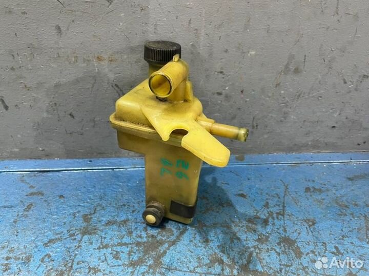 Бачок гура Mazda 3 BL