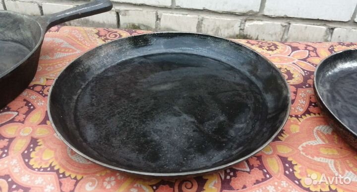 Три советские чугунные сковороды
