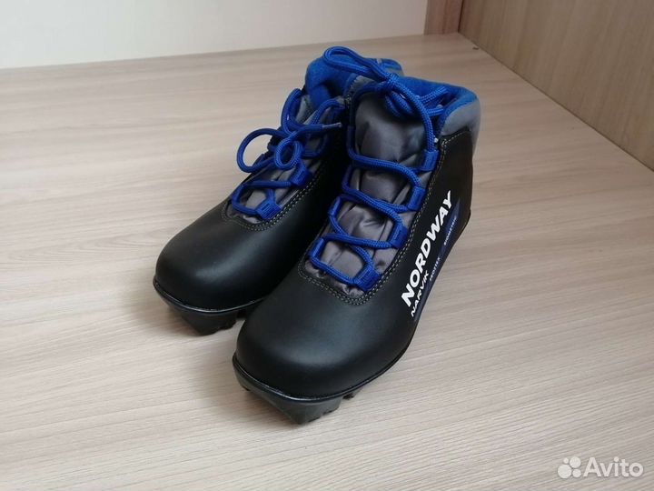 Лыжные ботинки новые 36 размер