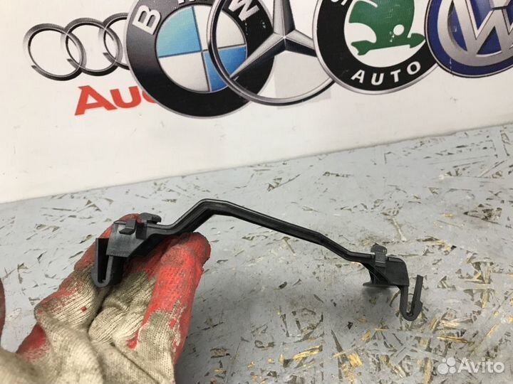 Кронштейн ремня безопастности левый Audi A6 С7