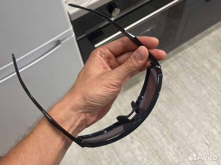 Очки oakley sutro