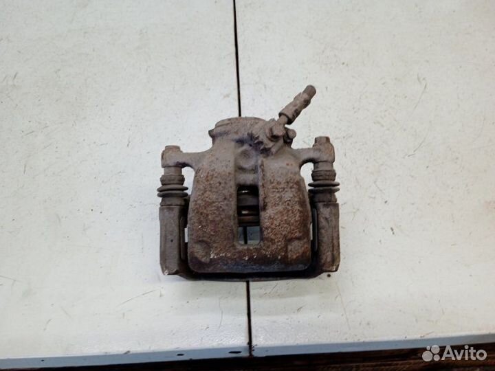 Суппорт задний левый Volkswagen Passat B6 2.0 2006