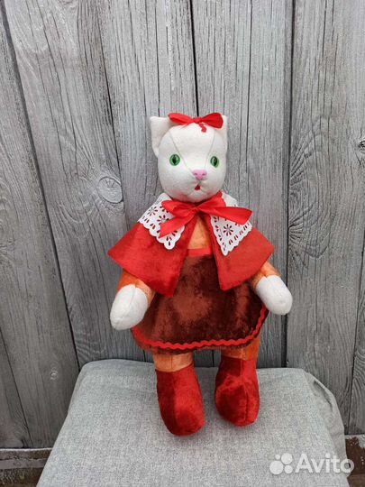 Кошка из плюша