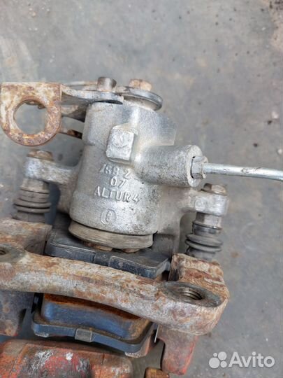 Задний суппорт Пежо 407