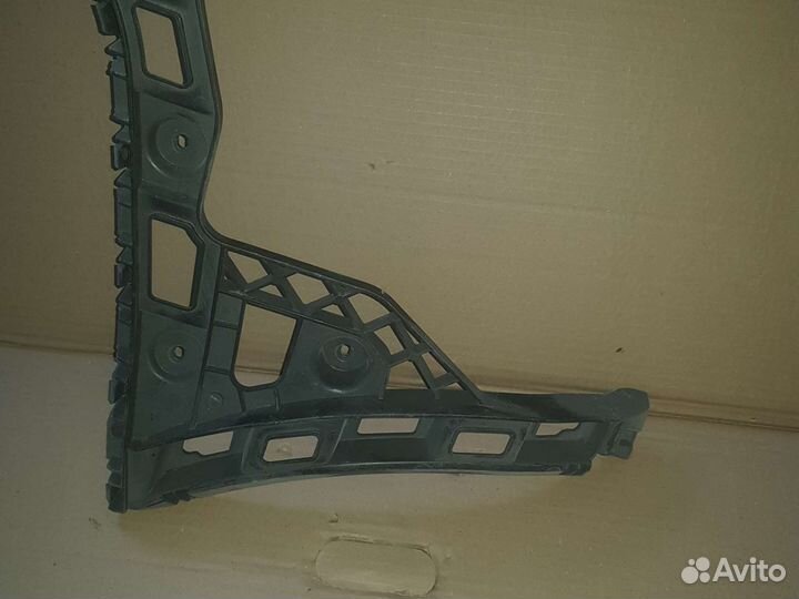 Кронштейн заднего бампера левый polo