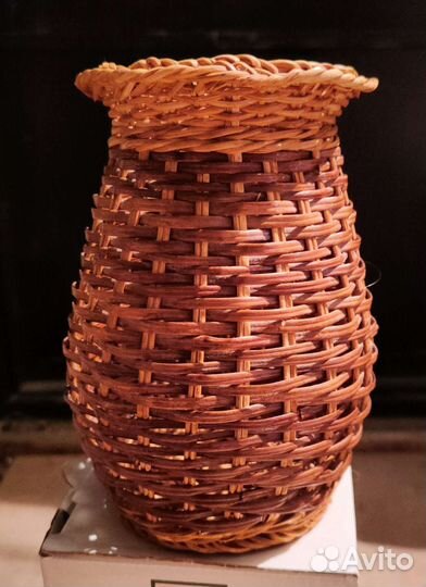 Ваза и кашпо для цветов плетеные