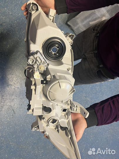 Фара ксенон передняя правая Toyota Camry 40