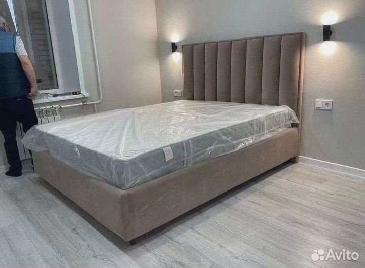 Белая кровать