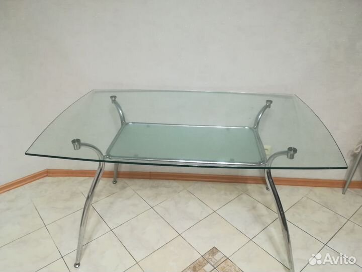 Стол стеклянный