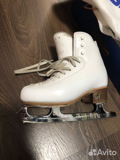 Фигурные коньки risport