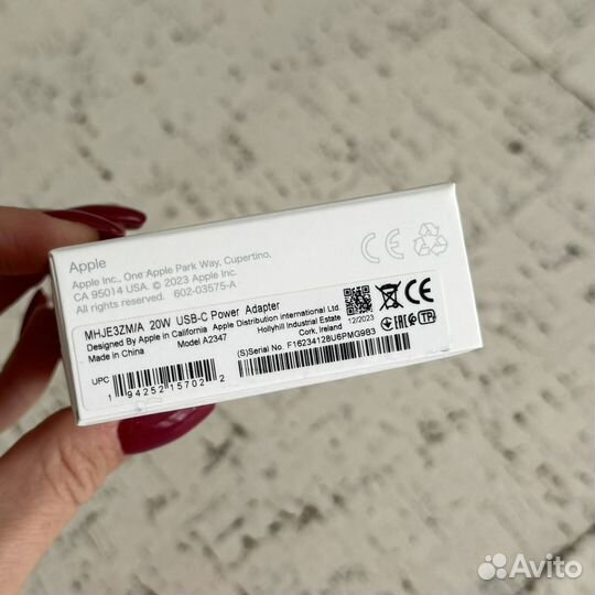 Блок Apple USB-C 20W и беспроводная зарядка Apple