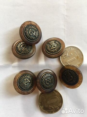 Новые пуговицы с металлической вставкой