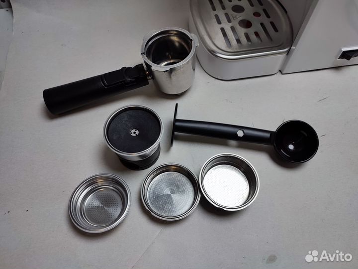 Кофемашина эспрессо рожковая + капсулы Nespresso