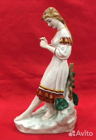 Статуэтка фарфоровая. Гадалка. Склейка. СССР