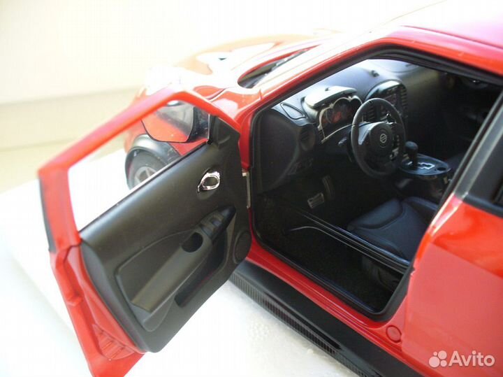 Nissan Juke-R 2.0, autoart (масштаб 1:18)