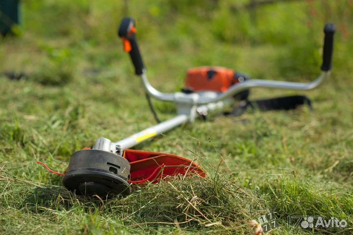 Покос травы триммером