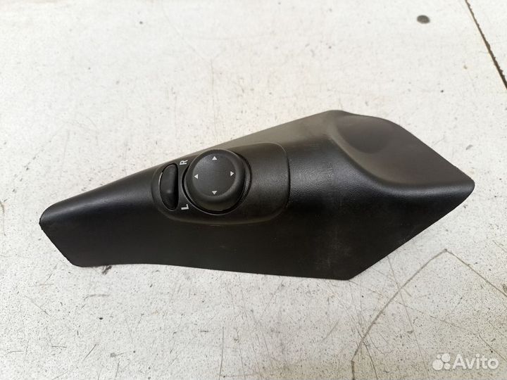 Кнопка регулировки зеркала